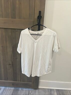 Cable & Gauge White V-Neck Short Sleeve Tee